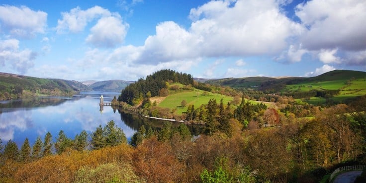 £149 -- Wales: gourmet lakeside getaway w/bubbly, was £229